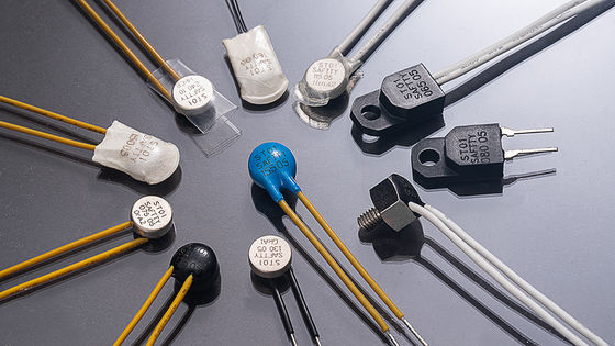 ST01 熱ファイューズ SO6 温度制御スイッチ 50~250°C 範囲 通常閉ざされたり開いたり オートまたは手動リセット